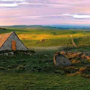 https://maison-foret-daubrac-au-coeur-de-la-nature.midi-pyreneeshotels.com